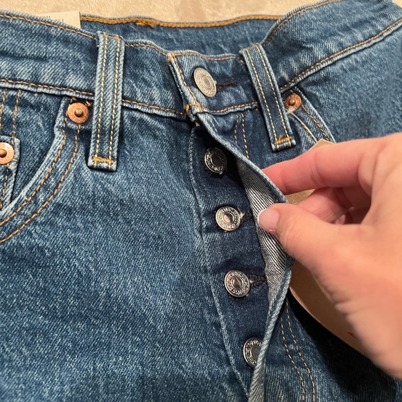 NOT FOR SALE NWT Levi’s 501 Original Women’s Shorts in Jive Stonewash - Picture 5 of 7